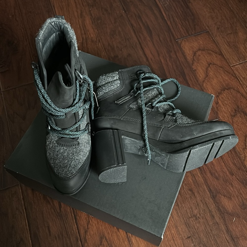 Sorel Blake lace up boots